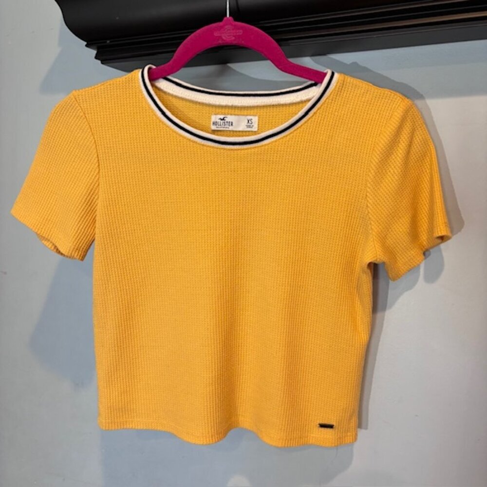 XS HOLLISTER‎ YELLOW WAFFLE KNIT CROP TOP